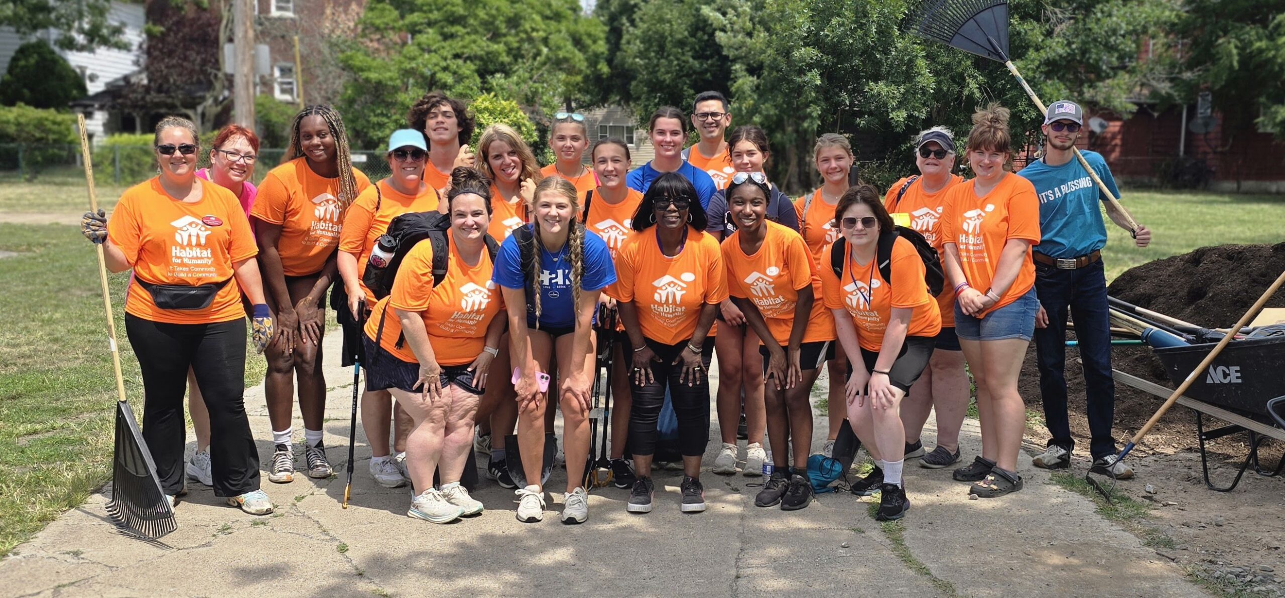 group of people volunteering for habitat for humanity